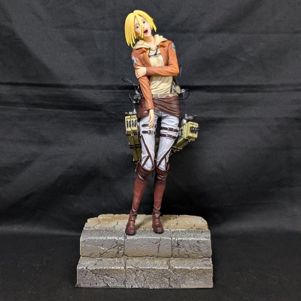 進撃の巨人 Attack on Titan アクリルスタンド 海外限定 アニ・レオン