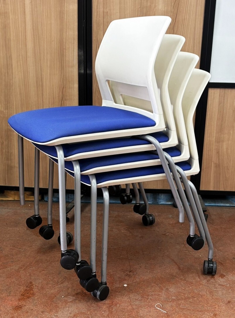 中古】KOKUYOコクヨスタッキングチェアFRP製(検コトブキイームズの落札