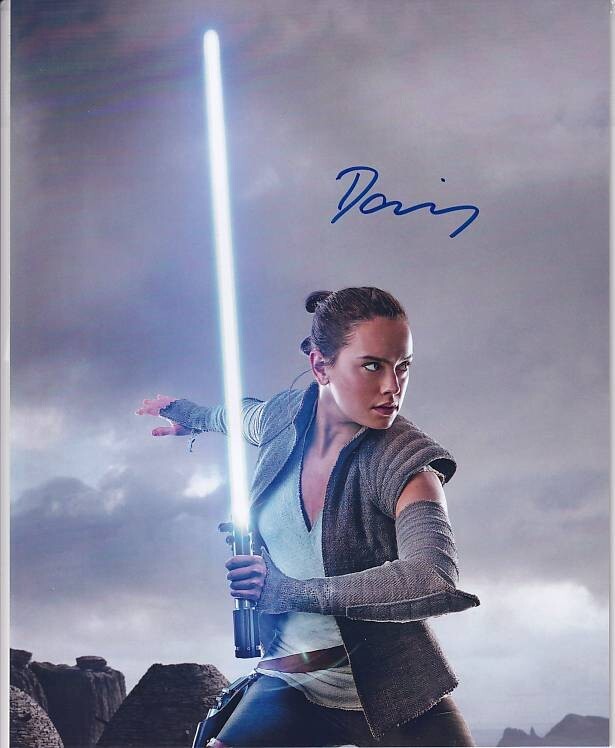 ■ Daisy Ridley デイジー・リドリー ★直筆サイン★ Amazon.co.jp: デイジーリドリー直筆サイン入り大型写真…Daisy Ridley