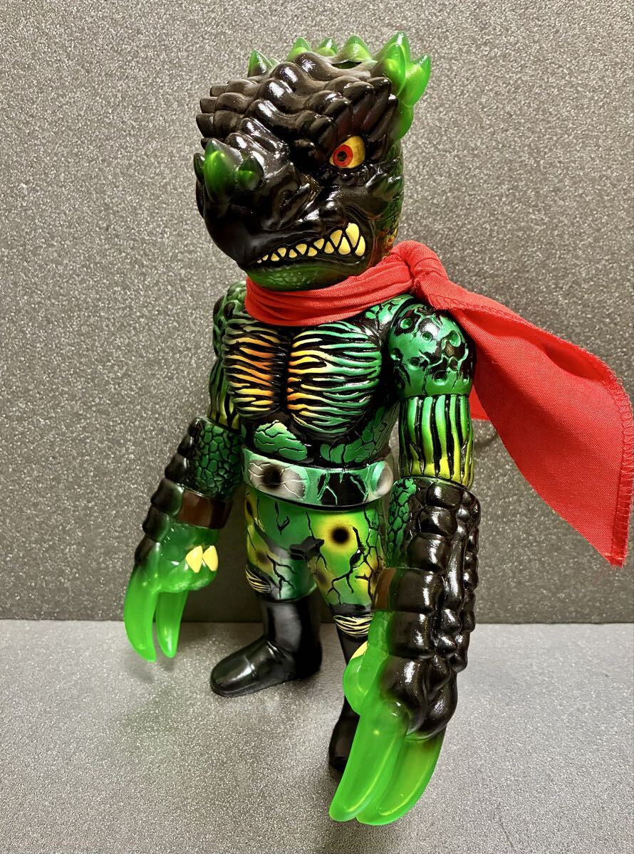 リアルヘッド ヒラリークリキントン ドラコザウラー 赤成型 真頭玩具の