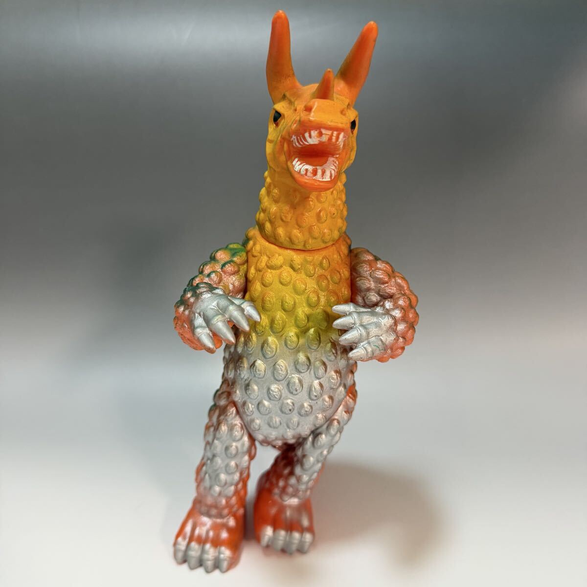 ブルマァクの怪獣シリーズ ソフビ フィギュア ヘッダー付き ブルマァク怪獣シリーズ☆ソフビ ヘッダー☆【ジギラ】☆マグマ大使