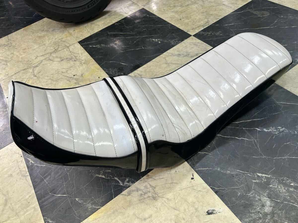加工後未使用です。】GSX400インパルスGK79Aチョビ三段シート白/赤