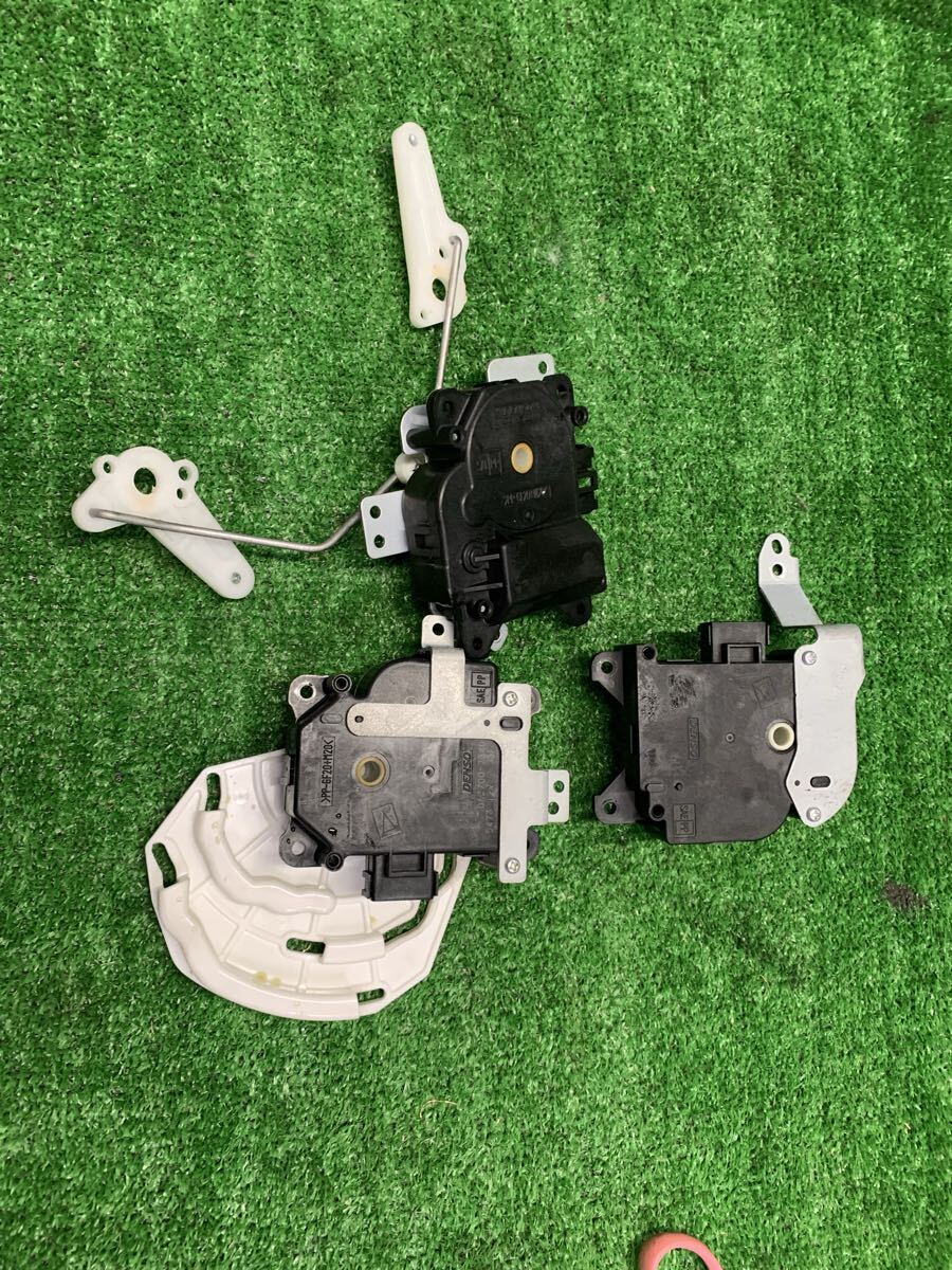 中古】ヴォクシー ノア AZR60G AZR65G エアミックスダンパーサーボ