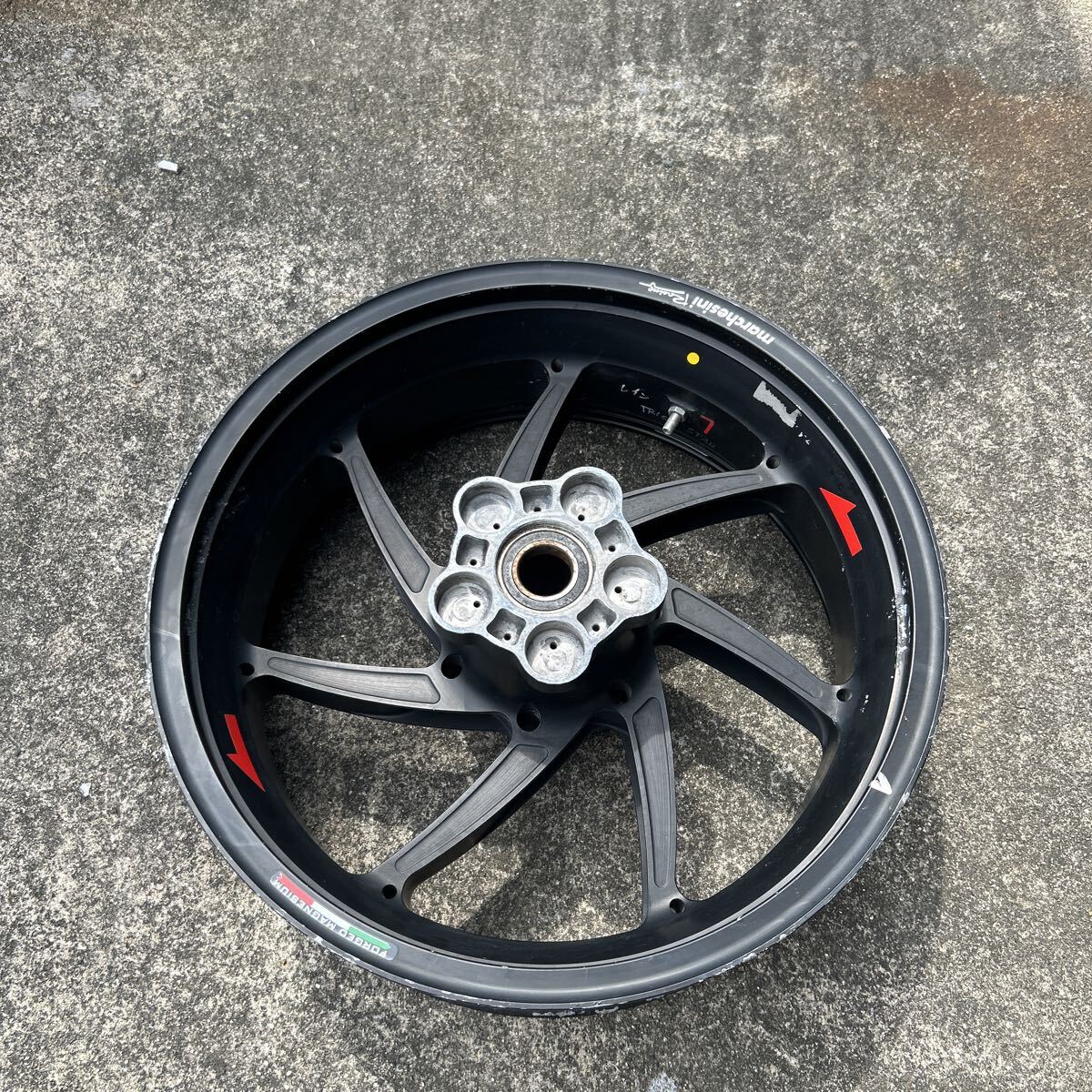 マルケジーニ（marchesini）製 マグネシウムホイール DUCATI 916, 996