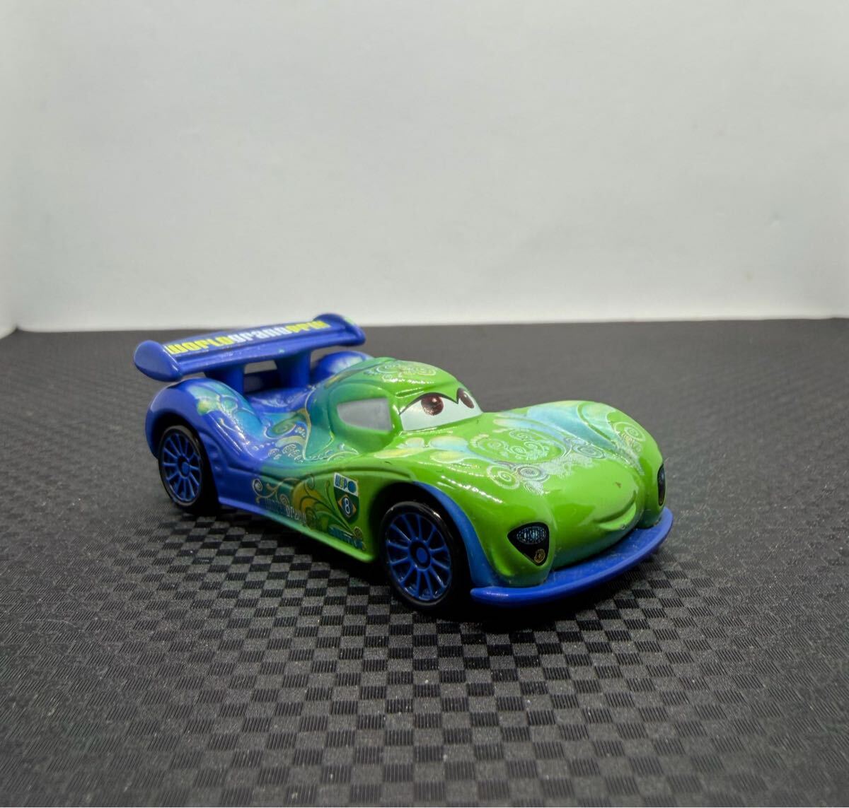 新品】ディズニー トミカ カーズ C-29 カルラ・ヴェローゾ