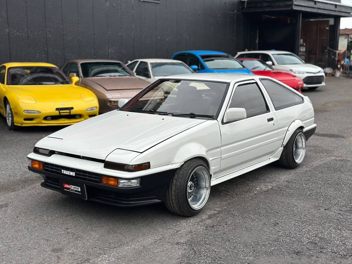 トヨタスプリンタートレノ1600 シャコタン仕様　1/24 プラモデル 完成品 1/24 エンジン付き トヨタ スプリンタートレノ AE86