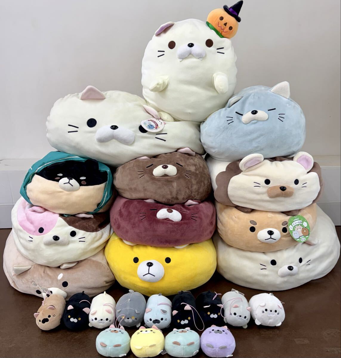 新品】◎おおきなだるいぬ団 ぬいぐるみクッション ブース・茶色 長さ