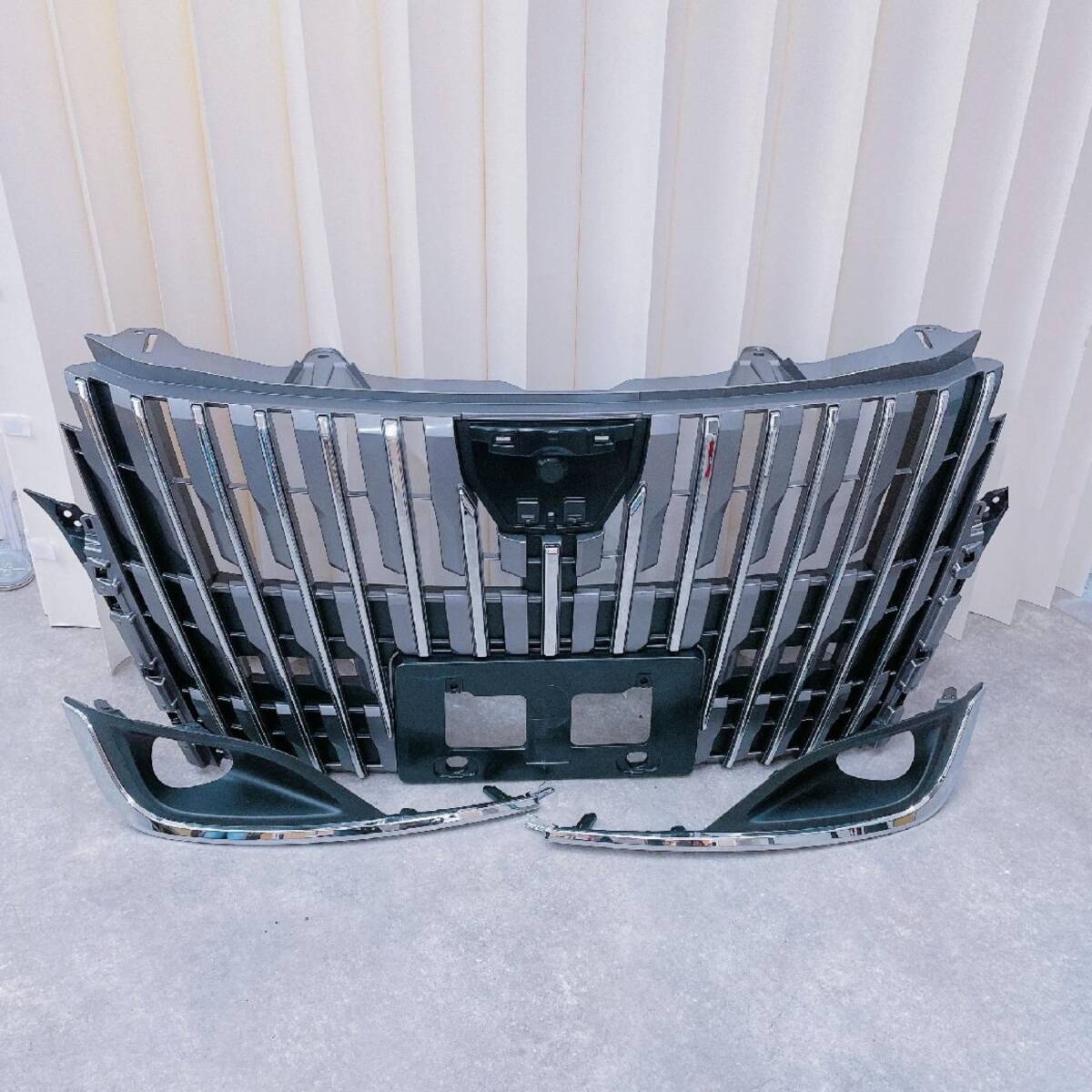 30系 ハリアー 純正 ラジエーターグリル 53111-48050エンブレム付き 新品】☆TOYOTA ハリアー 純正車外し エンブレム ハリアー30系