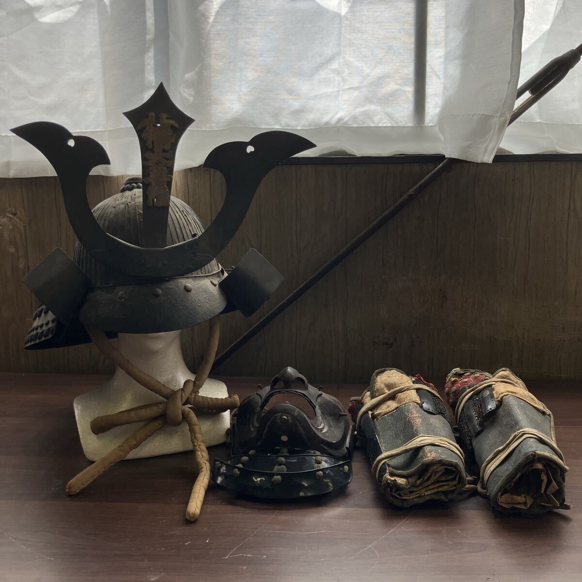 甲冑 兜 八幡大菩薩 前立 鉄地 真鍮 細工 星 鋲 装飾 正平革 筋兜 良品