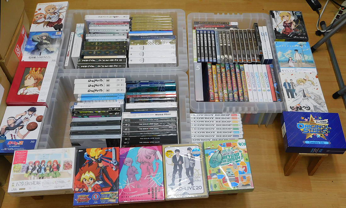 新品】ACCA BADON カフェ ACCA13区監察課 スクエア缶バッジ リーリウム