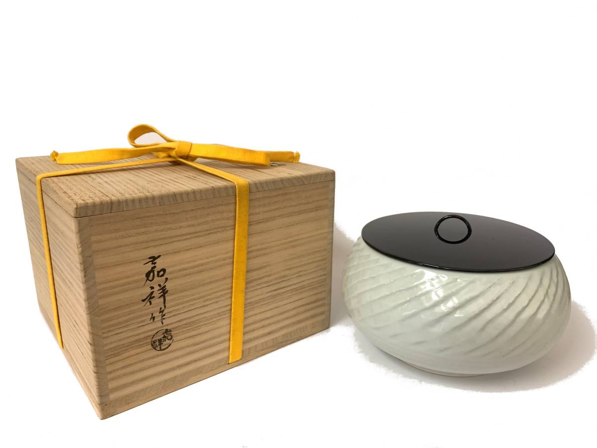★中古品★茶道具　森岡嘉祥造　白磁シノギ水指（共箱） ◇森岡嘉祥作◇白磁 シノギ 水指 茶道具 嘉祥窯 共箱付き Yahoo