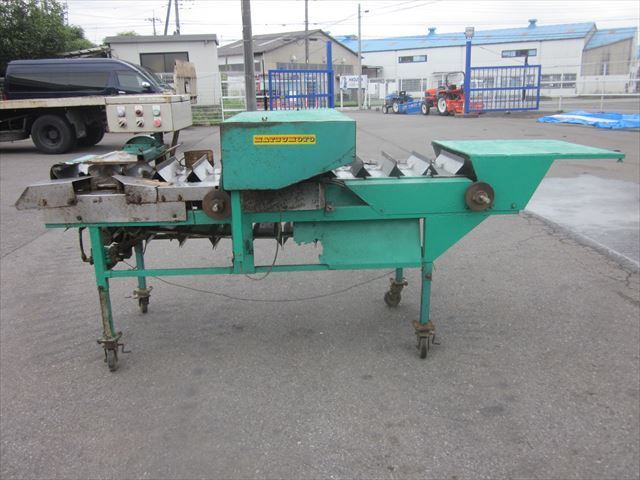 ベストロボ（ネギ根葉切り皮むき機）