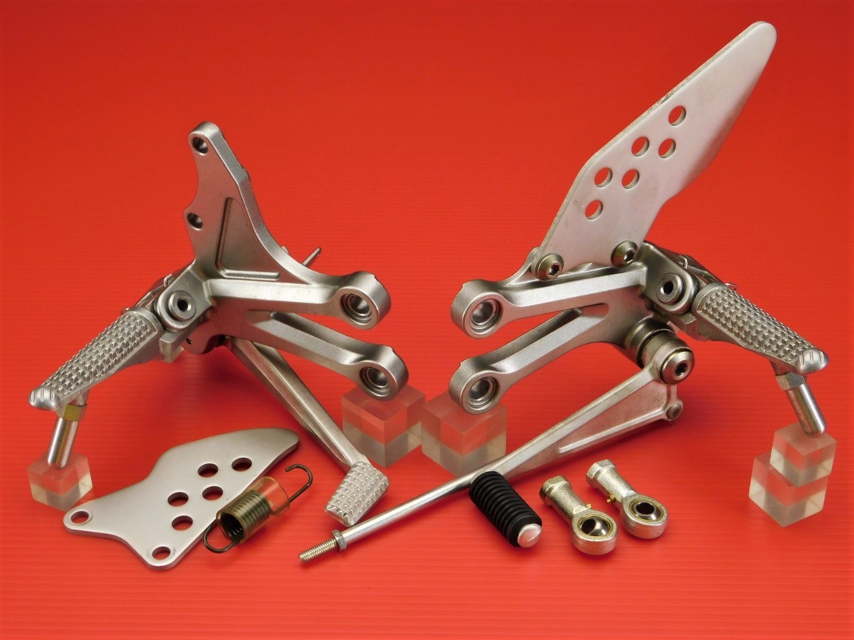 美品☆ kawasaki ZX-10R 純正 メイン ステップ 左右 セット 0012L-1