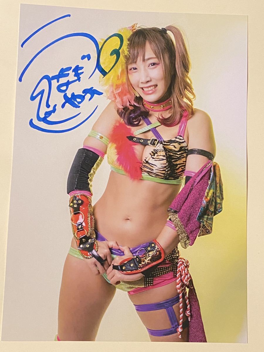女子プロレス スターダム ウナギ・サヤカ 直筆サイン入りポートレート
