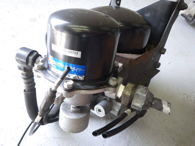UDクオン エアードライヤー r21202-40-3-7 ☆ 日産 UD トラックス クオン エアードライヤー H23年