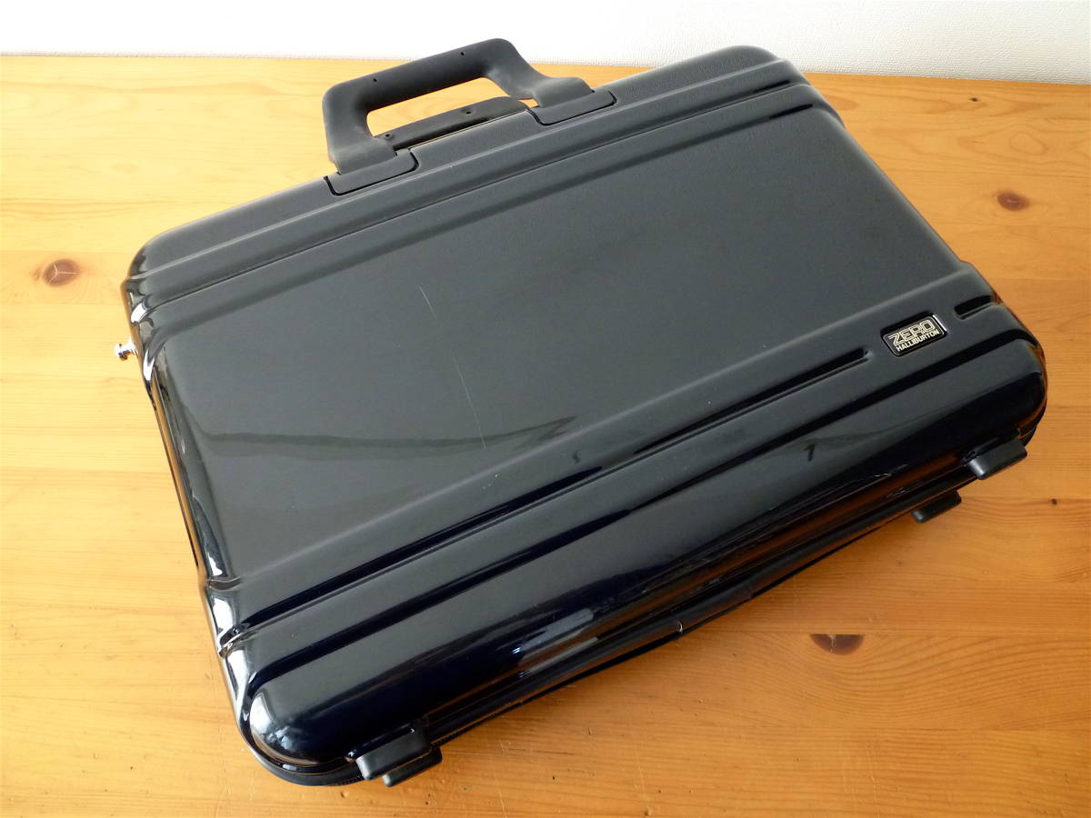 ZERO HALLIBURTON ポリカーボネートアタッシュケース