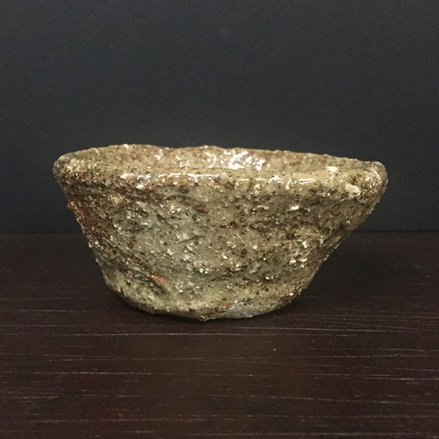 陶芸家　作家物　國吉清尚　焼締　ぐい呑　酒器　酒盃　伝説の陶芸家　自然釉　沖縄 沖縄の鬼才 國吉清尚/国吉 焼締 湯呑 酒杯 P481｜骨董店 のびる