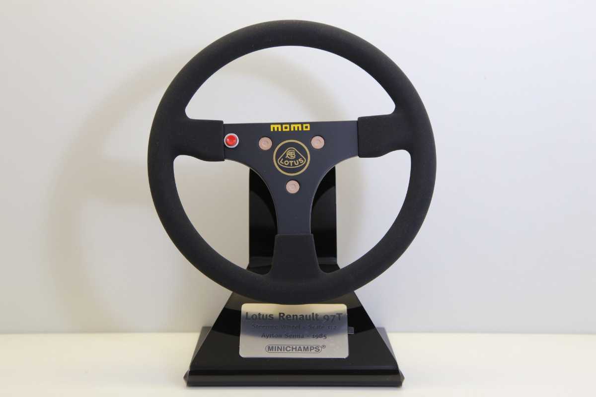 新品】ミニチャンプス 1/2 ロータス ルノー 97T アイルトン・セナ momo