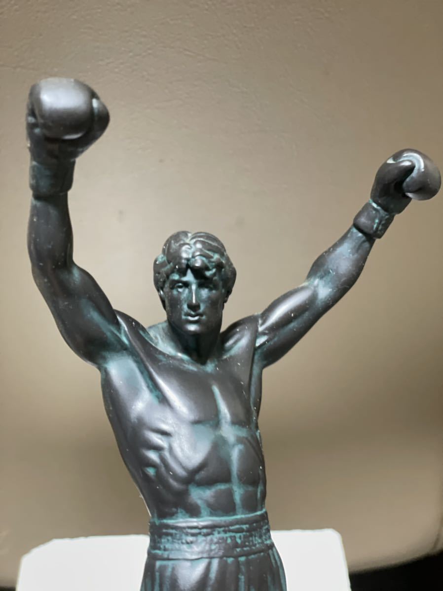 映画ロッキー銅像レプリカ