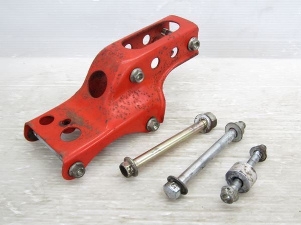 ホンダ TLR200 MD09 エンジンハンガー