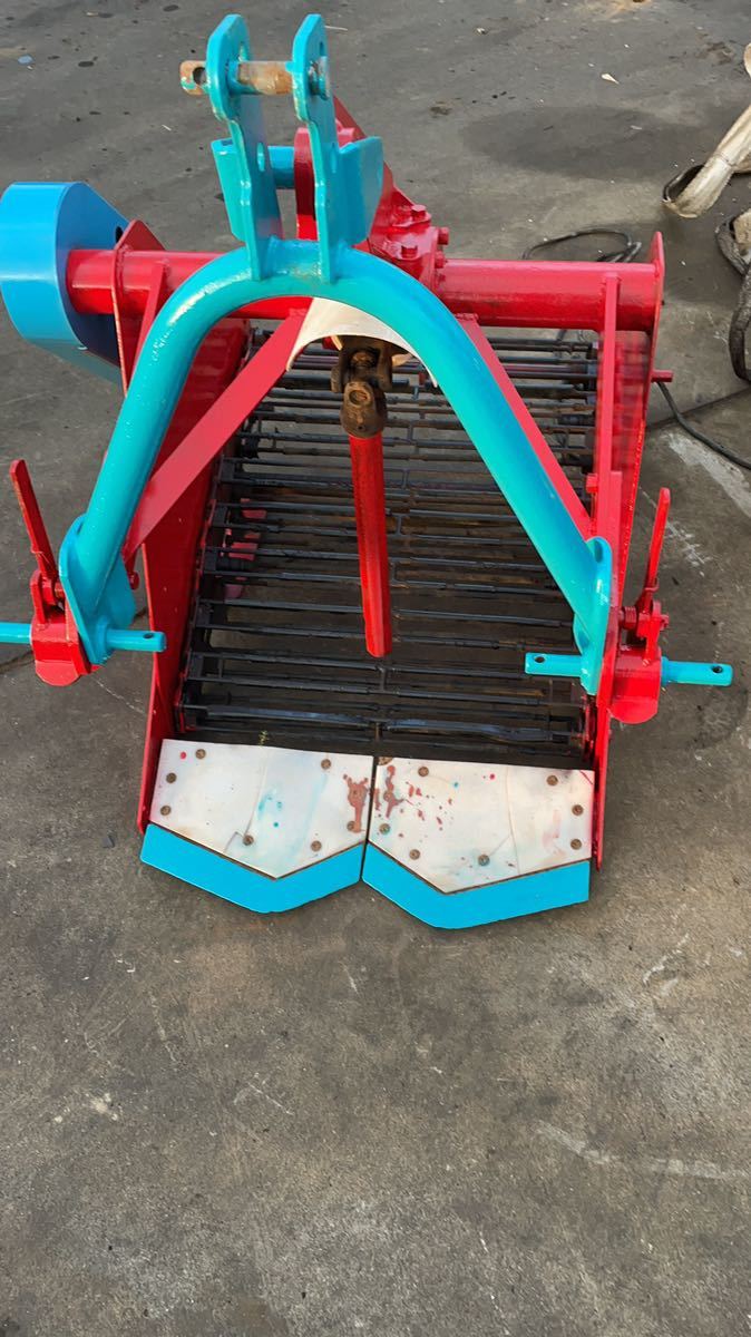 ニプロ 芋掘り機 ジャガイモ 里芋 掘取機 B55 イセキTX1410 14馬力3気筒ディーゼルトラクター 4WDの 耕二 付き