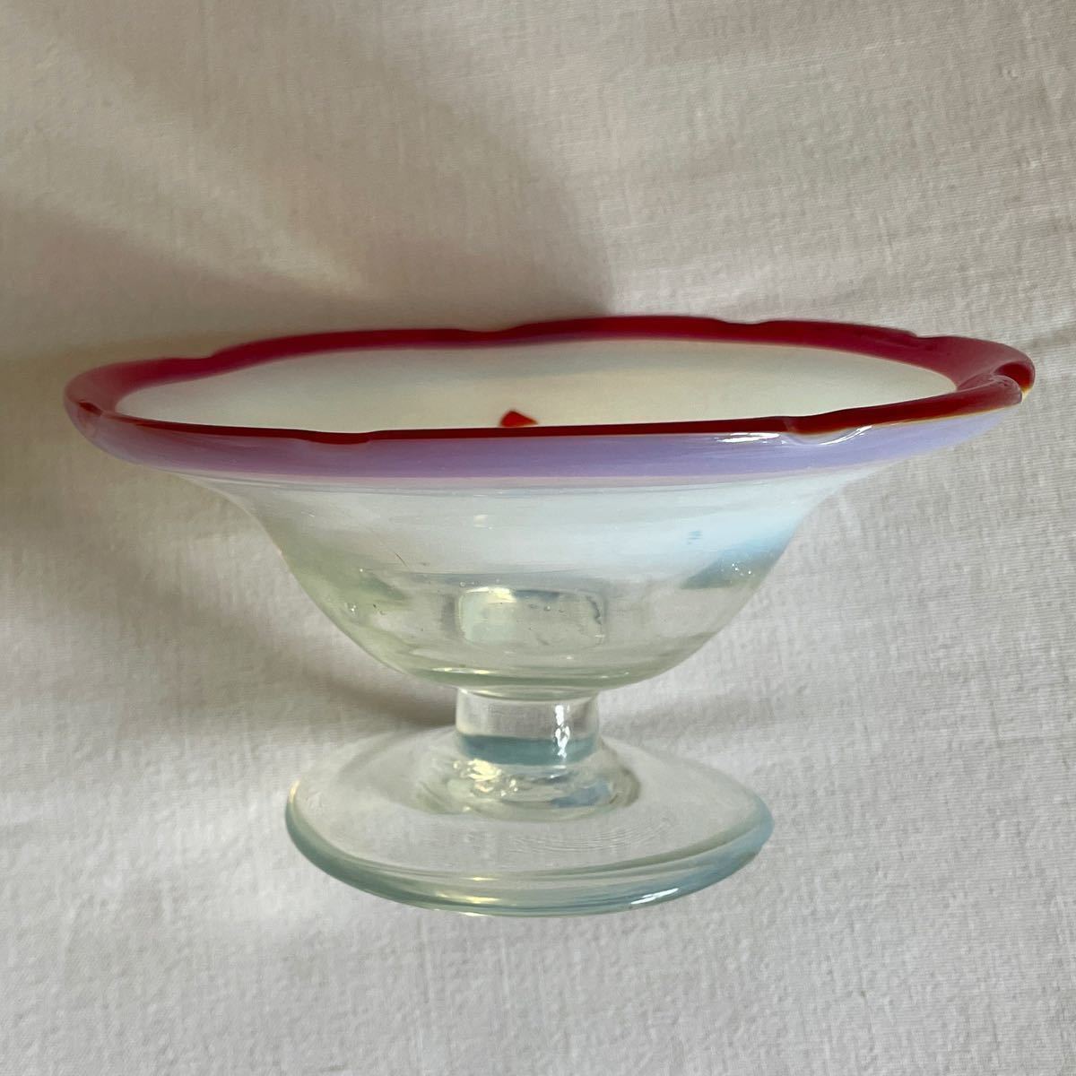 【目立った傷や汚れなし】明治～大正 氷コップ 乳白色赤縁 輪花 吹きガラス Japanese antique glass stemware