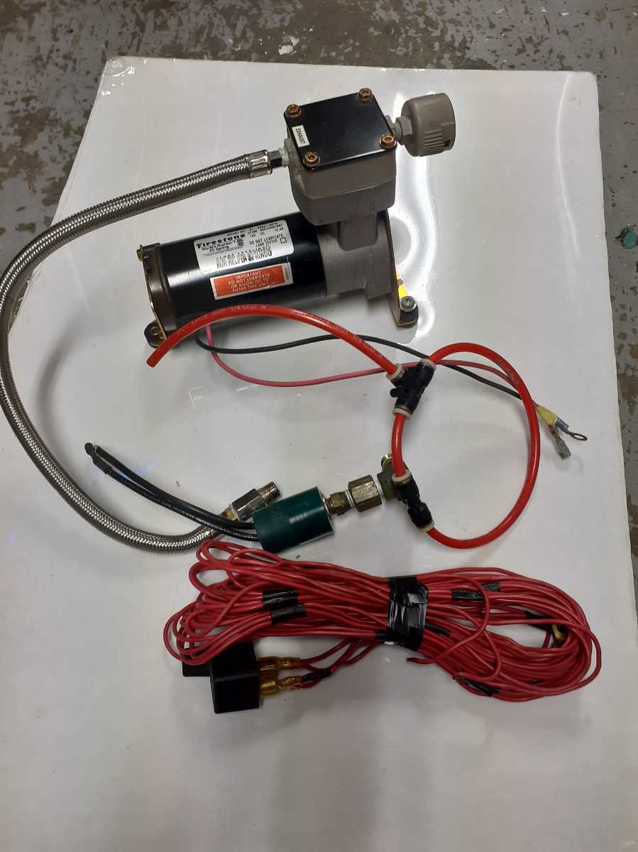 新品未使用エアサスコンプレッサー 配線リレー付き 新品未使用エアサスコンプレッサー 配線リレー付き エアサス