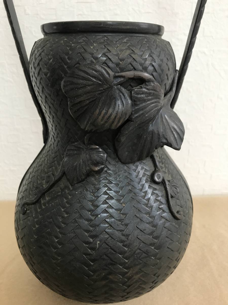 美品 華道具 八尾祥栄作 鋳銅 桔梗 一文字 花入 双耳花器 活花 花插 共箱 美品 華道具 八尾祥栄作 鋳銅 桔梗 一文字 花入 双耳花器 活花