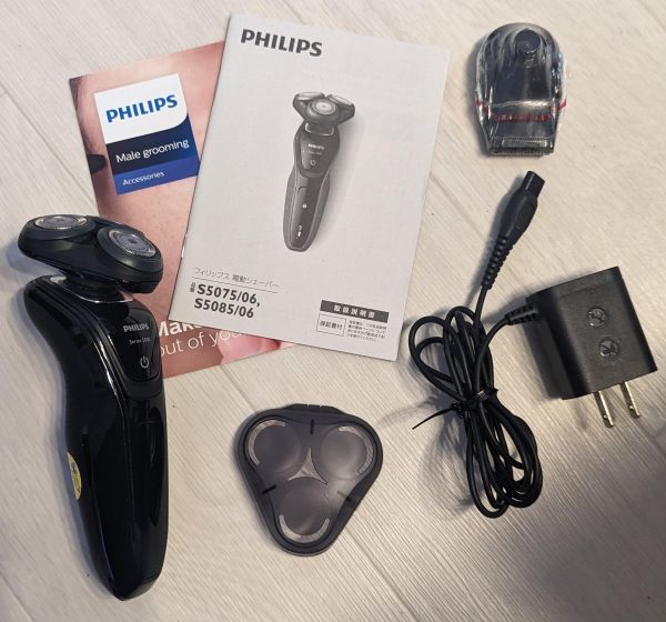【目立った傷や汚れなし】PHILIPS/フィリップス 電気シェバ 回転刃 S5075/062(ブラック) Shaver series