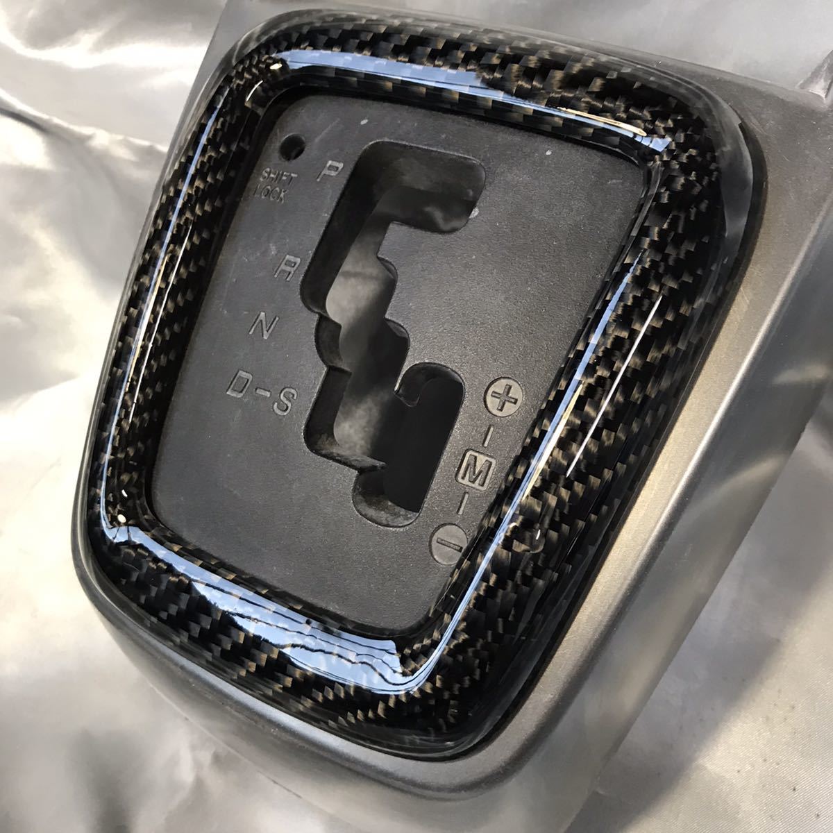 ダイハツ LA400K コペンのCVT用シフトゲートベゼルカバー・純正色Y07ジョーヌイエロー塗装済です。COPEN