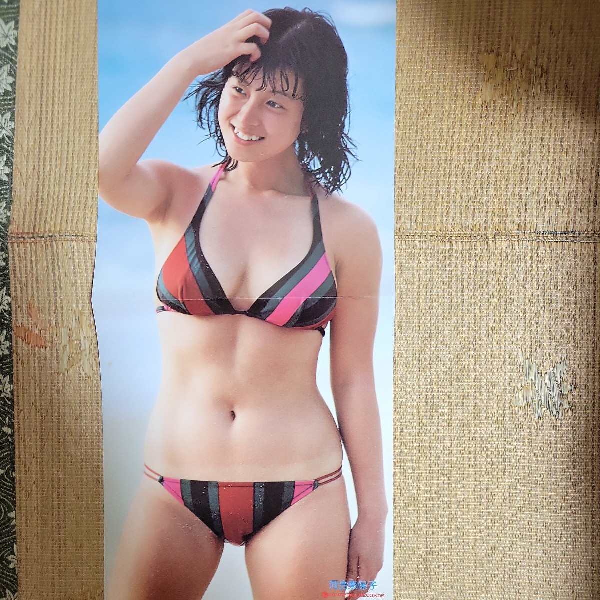 河合奈保子　ポスター　水着　B2サイズ　コロンビア　昭和レトロ 傷や汚れあり】河合奈保子 水着 ビキニ ポスター コロンビアレコードの