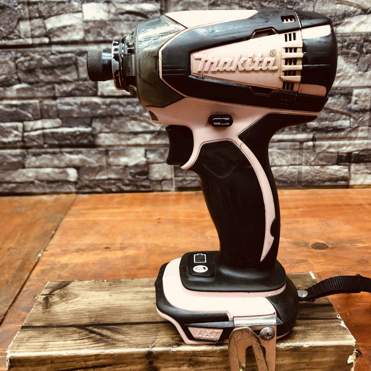 マキタ18vインパクトドライバTD146D中古品オリジナルハウジング