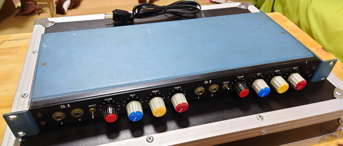 【傷や汚れあり】☆ ビンテージプリアンプ!! ALEMBIC F2B Stereo Tube Preamp アレンビック 真空管 中古