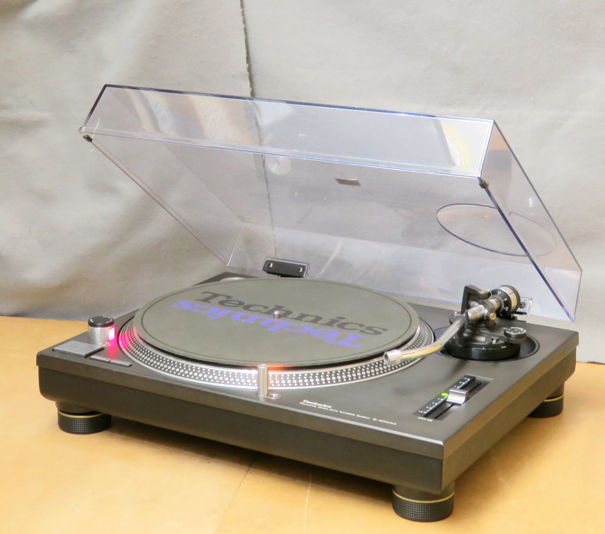 中古品のTechnicsのターンテーブル、SL-1200MK3(ブラック)のご