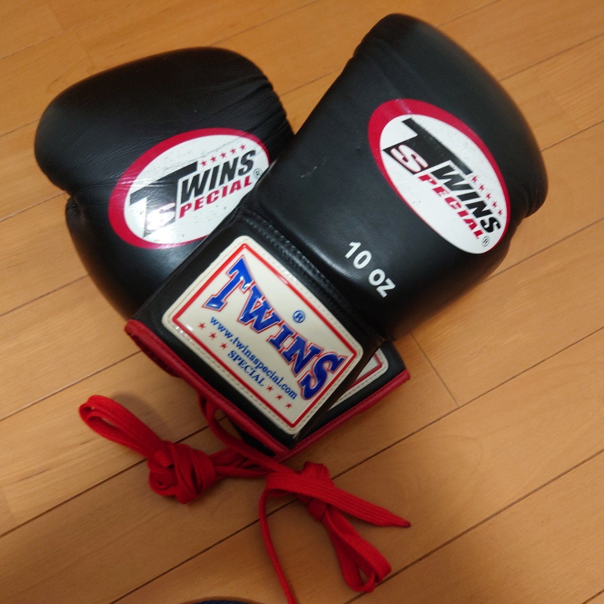TWINS SPECIAL ボクシンググローブ 8oz スカル柄 最終値下げ TWINS