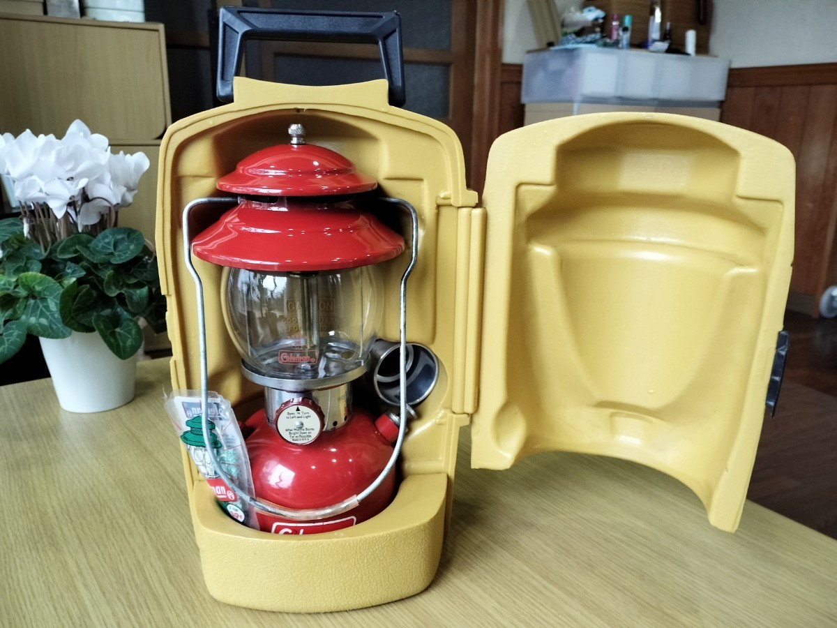コールマン200Aランタン　クラムシェルケース付き コールマン200Aランタン クラムシェルケース付き 【公式通販】