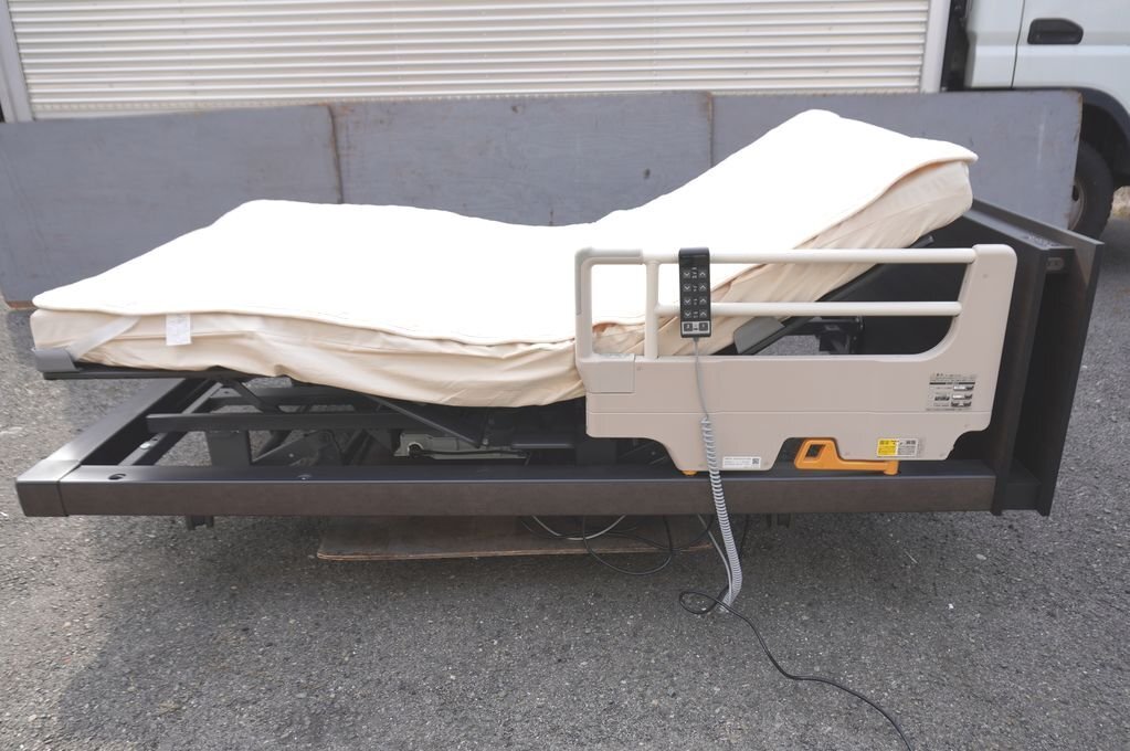 【目立った傷や汚れなし】240302 PARAMOUNT BED パラマウントベッド 電動リモートコントロールベッド IN TIME1000