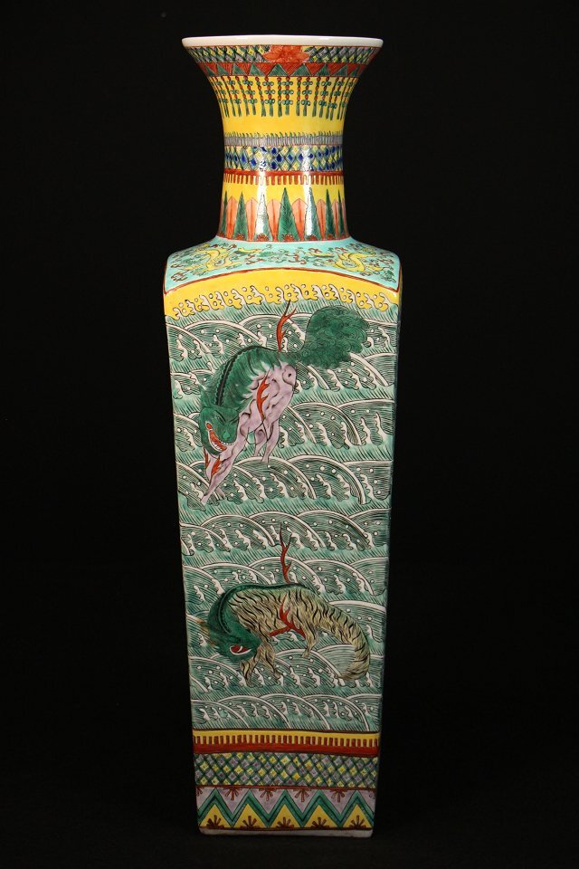 清乾隆琺瑯彩花鳥図紋四方賞瓶 景徳鎮 陶磁器 装飾品 工芸品 美術品 置物 清乾隆琺瑯彩飄花黄地花鳥四方瓶 景徳鎮 陶磁器 装飾