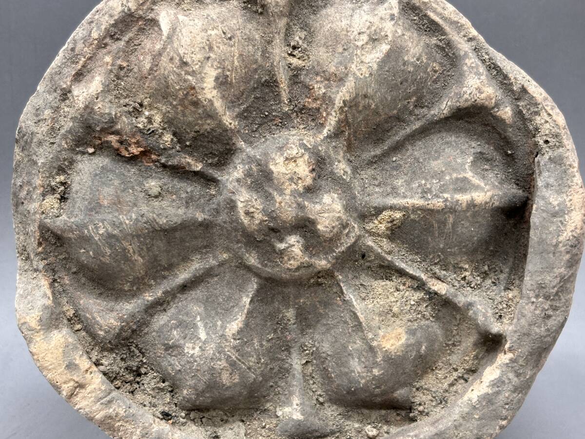 【傷や汚れあり】仏教美術 古陶磁 古瓦⑭ 軒丸瓦 鐙瓦 丸瓦 瓦片 検) 寺院 神社 建築美術 古代瓦 時代古瓦の落札情報詳細 - Yahoo ...