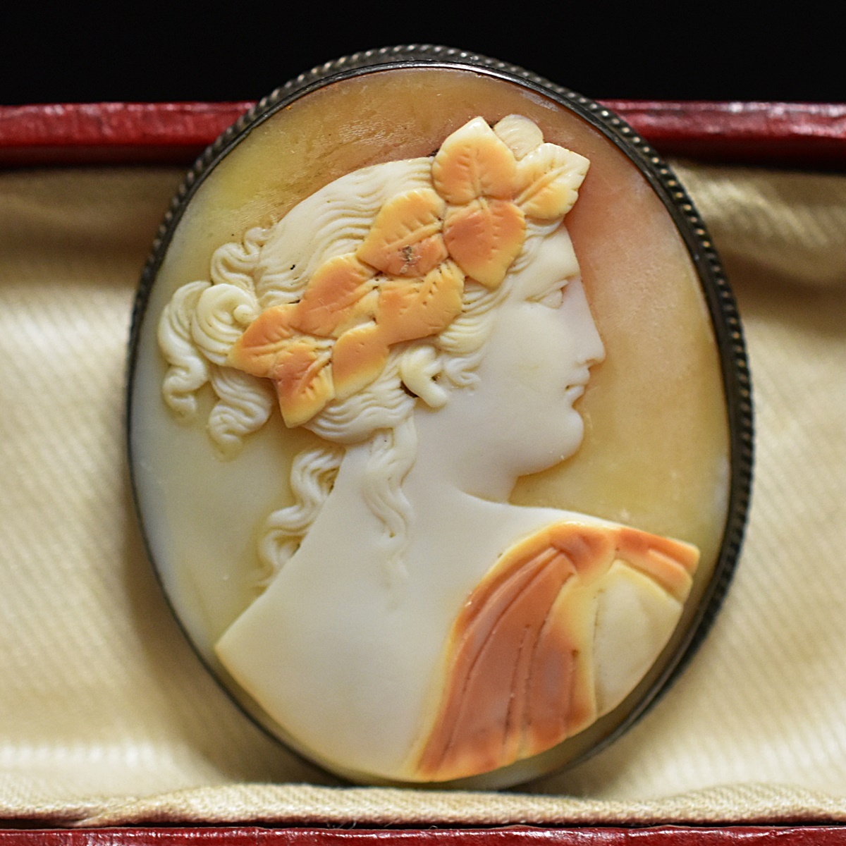 K18 シェルカメオ ペンダントトップ、ブローチ兼用 作家名あり 【公式