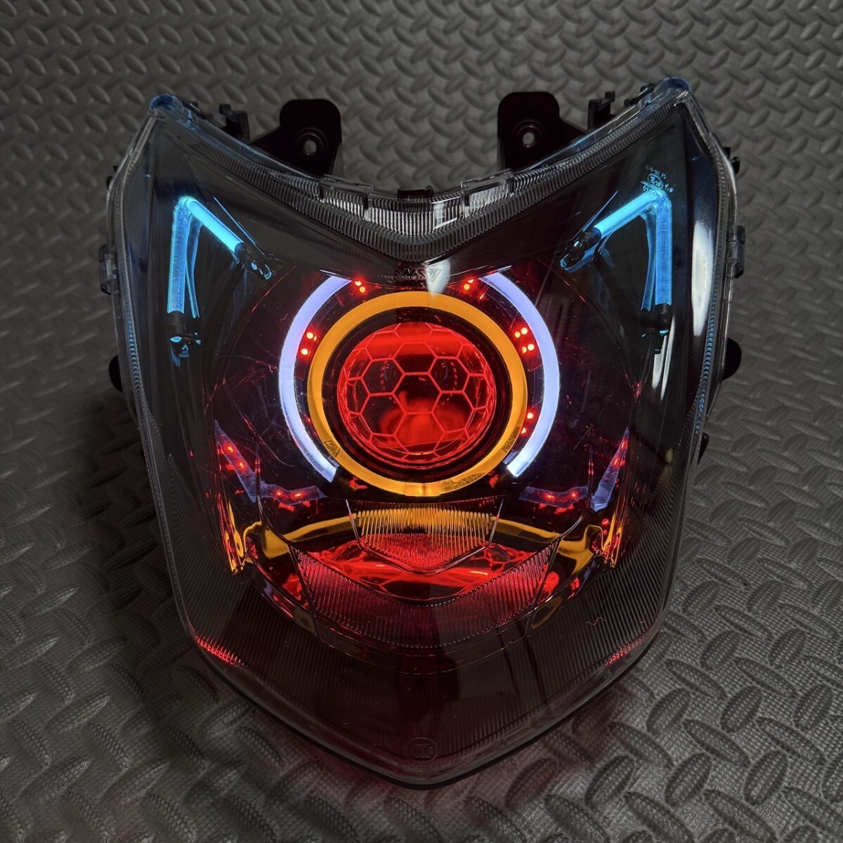 LEDシグナスX 4型 デビルアイ 社外ヘッドライト プロジェクター
