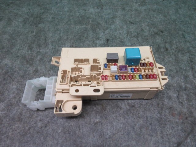 ミライース DBA-LA300S ヒューズボックス X07 82600-B2370