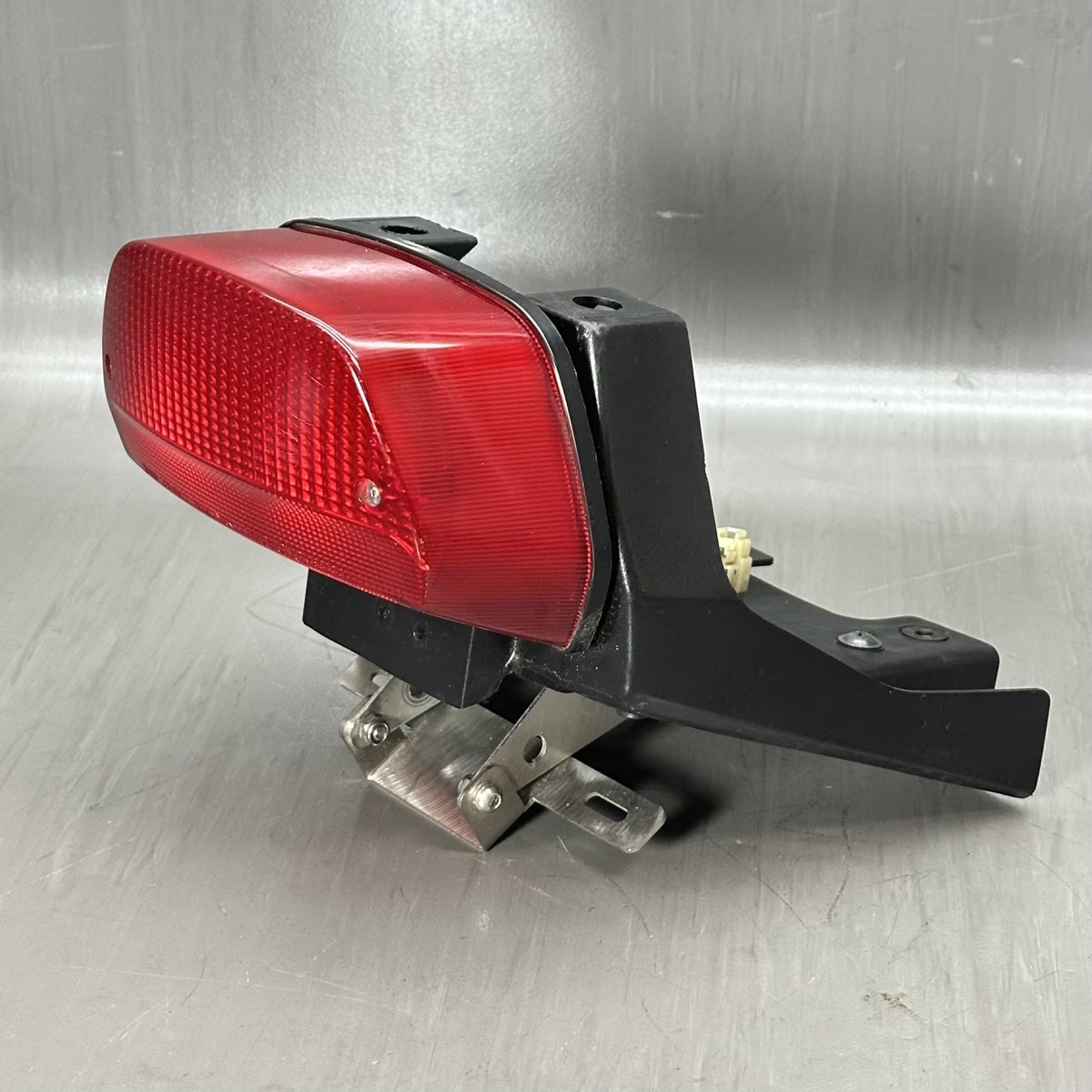 ゼファー400 純正テールレンズセット　フェンダーカット済みセット ゼファー400 純正テールレンズセットフェンダーカット済みセット