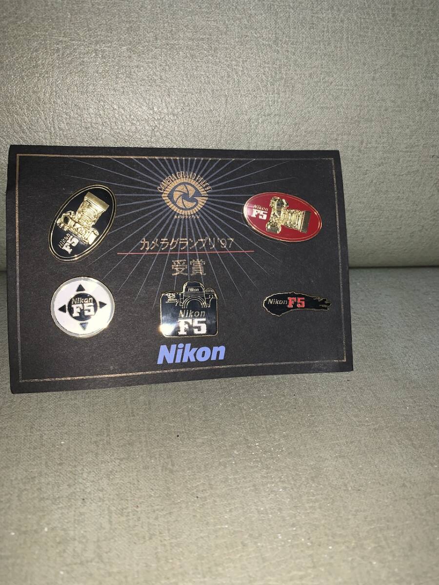 希少品  Nikon ニコン F5 カメラグランプリ'97受賞 ピンバッジセット 2025年最新】ニコン バッジの人気アイテム - メルカリ