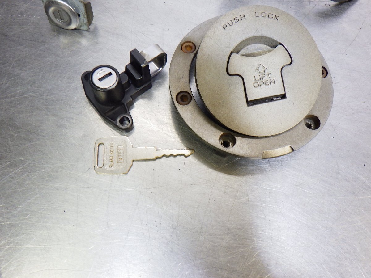 ゼファー1100 タンク　キャップ メインキーシリンダー ゼファー1100 タンク キャップ メインキーシリンダー ZEPHYR X