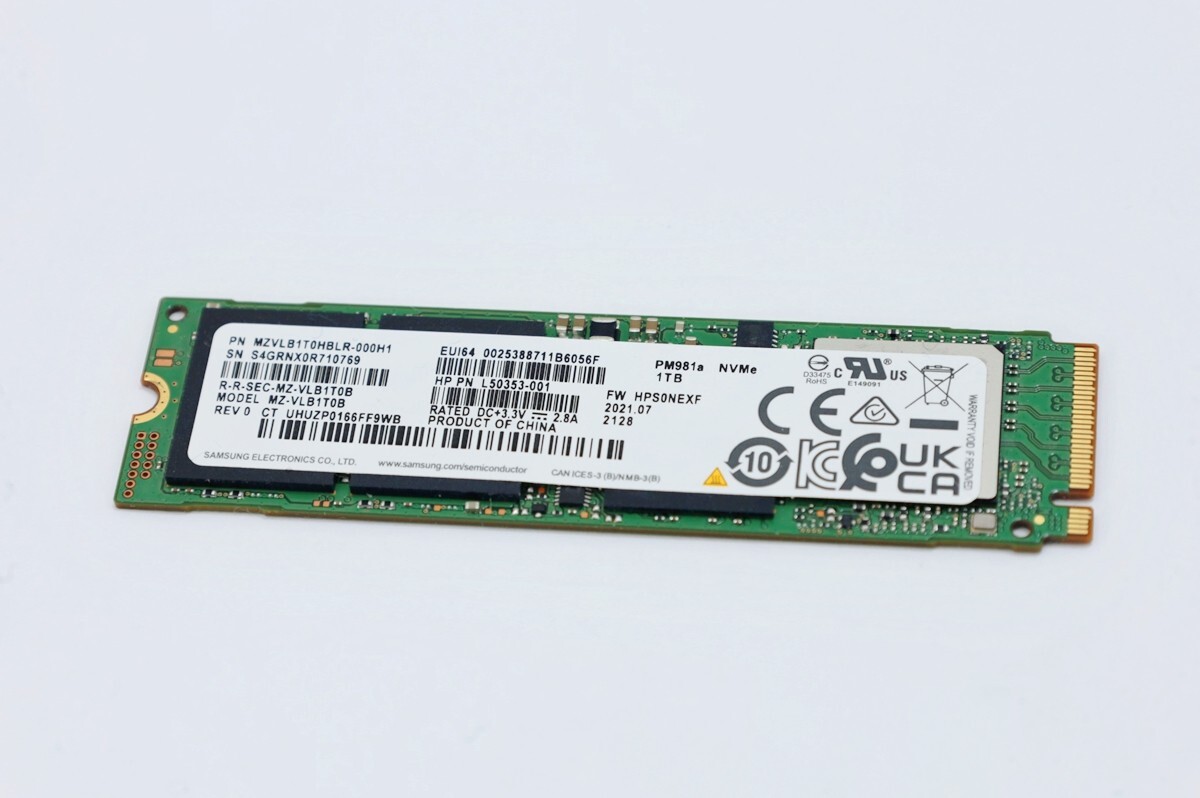Samsung MZVLB1T0HBLR 1TB SSD 使用時間29時間