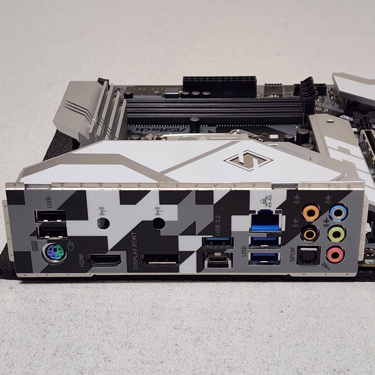 【目立った傷や汚れなし】ASRock Z590 STEEL LEGEND IOパネル一体型 LGA1200 ATXマザーボード 第10・11 ...