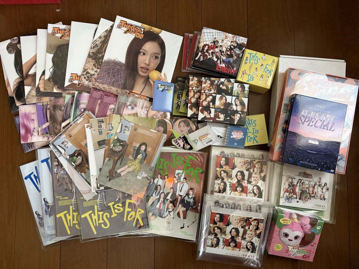 新品】Twice 全員直筆 サイン写真 What is love? 10cm*15cmの落札情報
