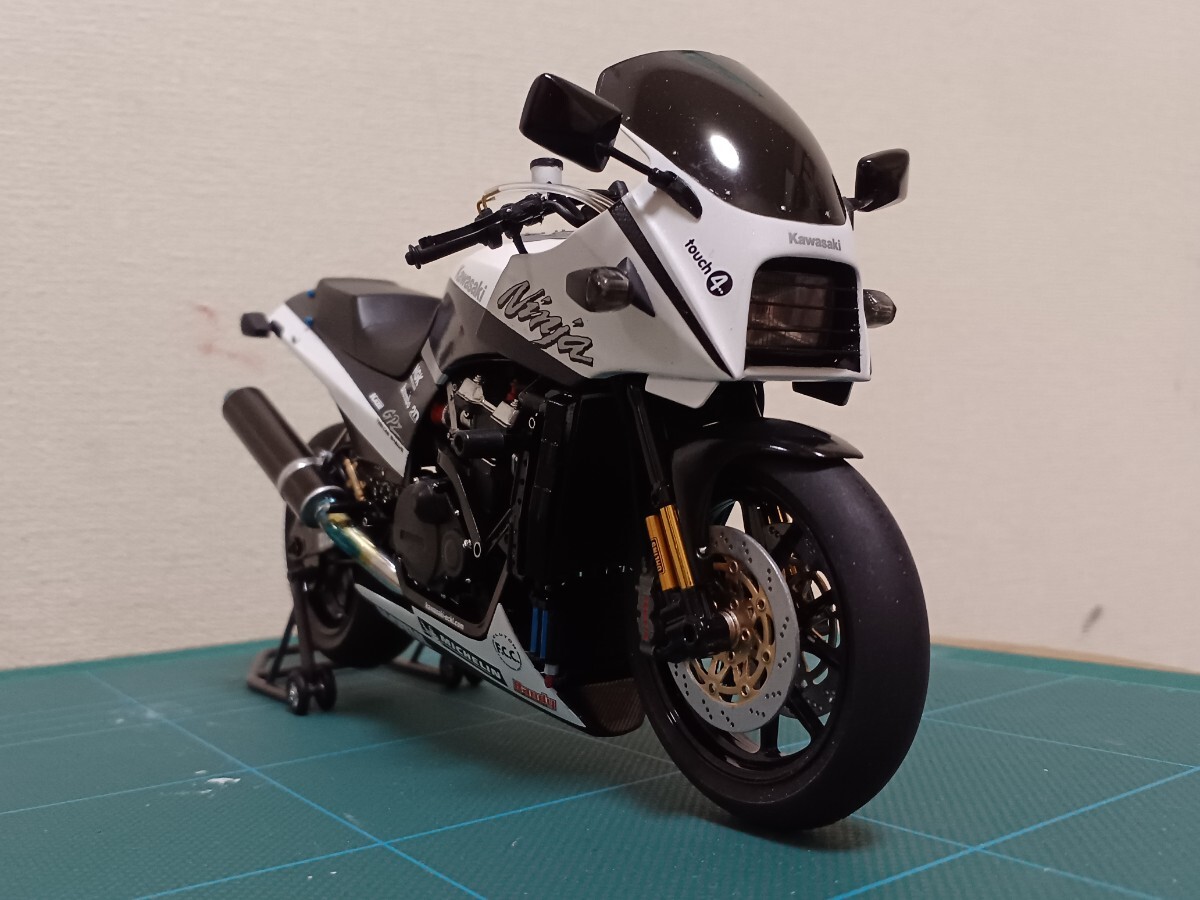 新品】 アオシマ 1/12 カワサキ 750RS改 Z2 火の玉カラー 塗装完成品