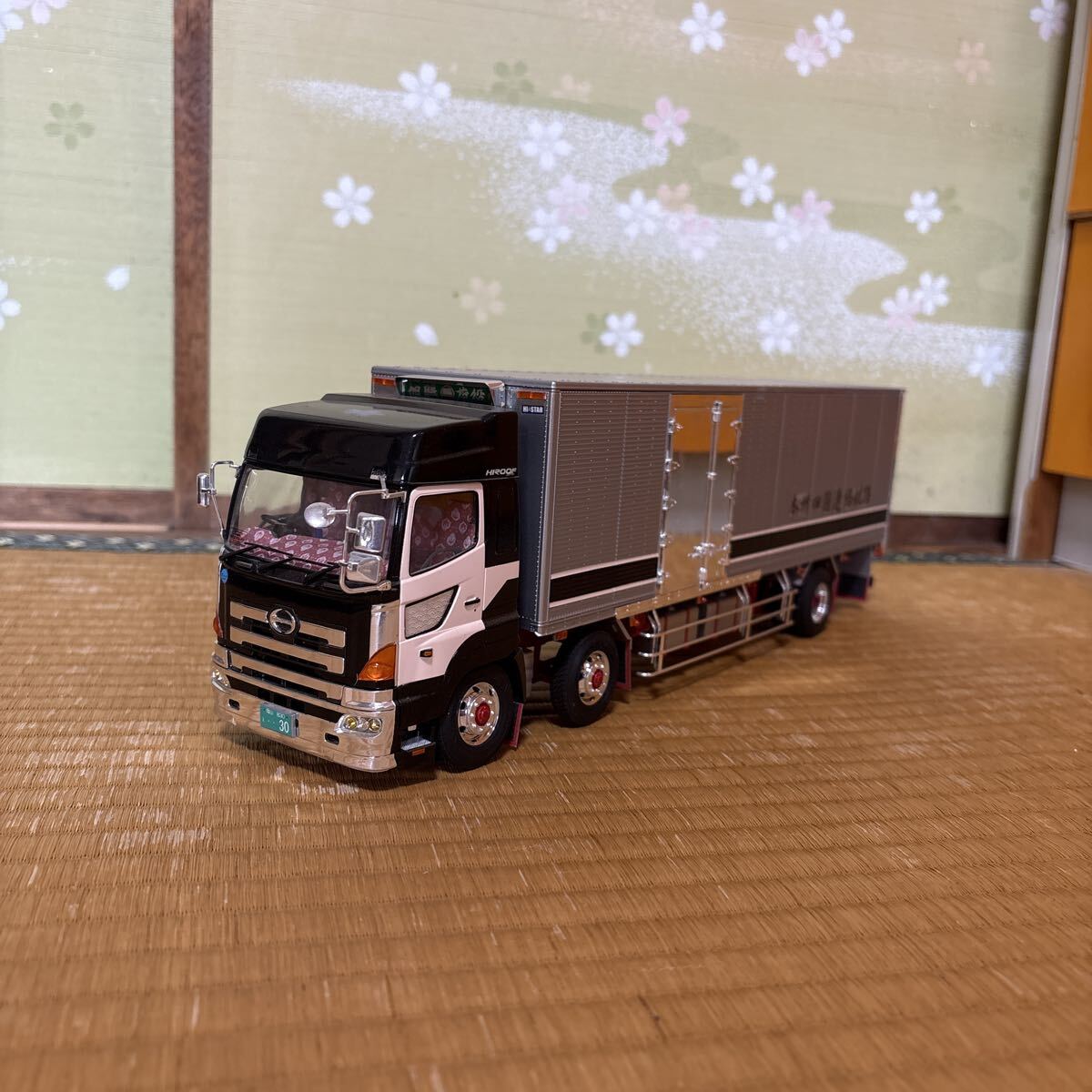 デコトラ‼️1/32★グラプロ★完成品 日野 グランドプロフィア 完成品 デコトラ 1/32 アオシマ の落札情報
